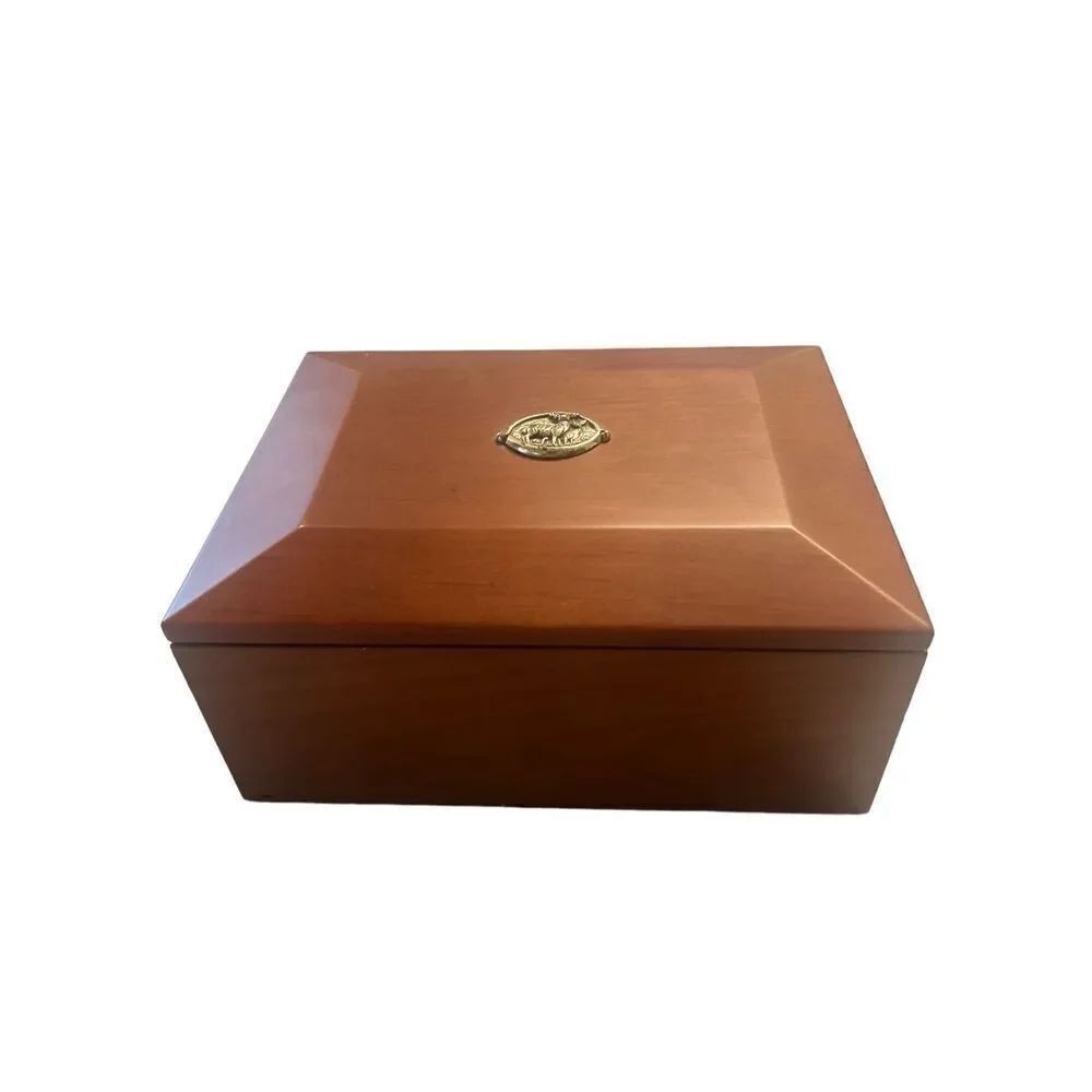 Wood dresser box velvet lines deer emblem
